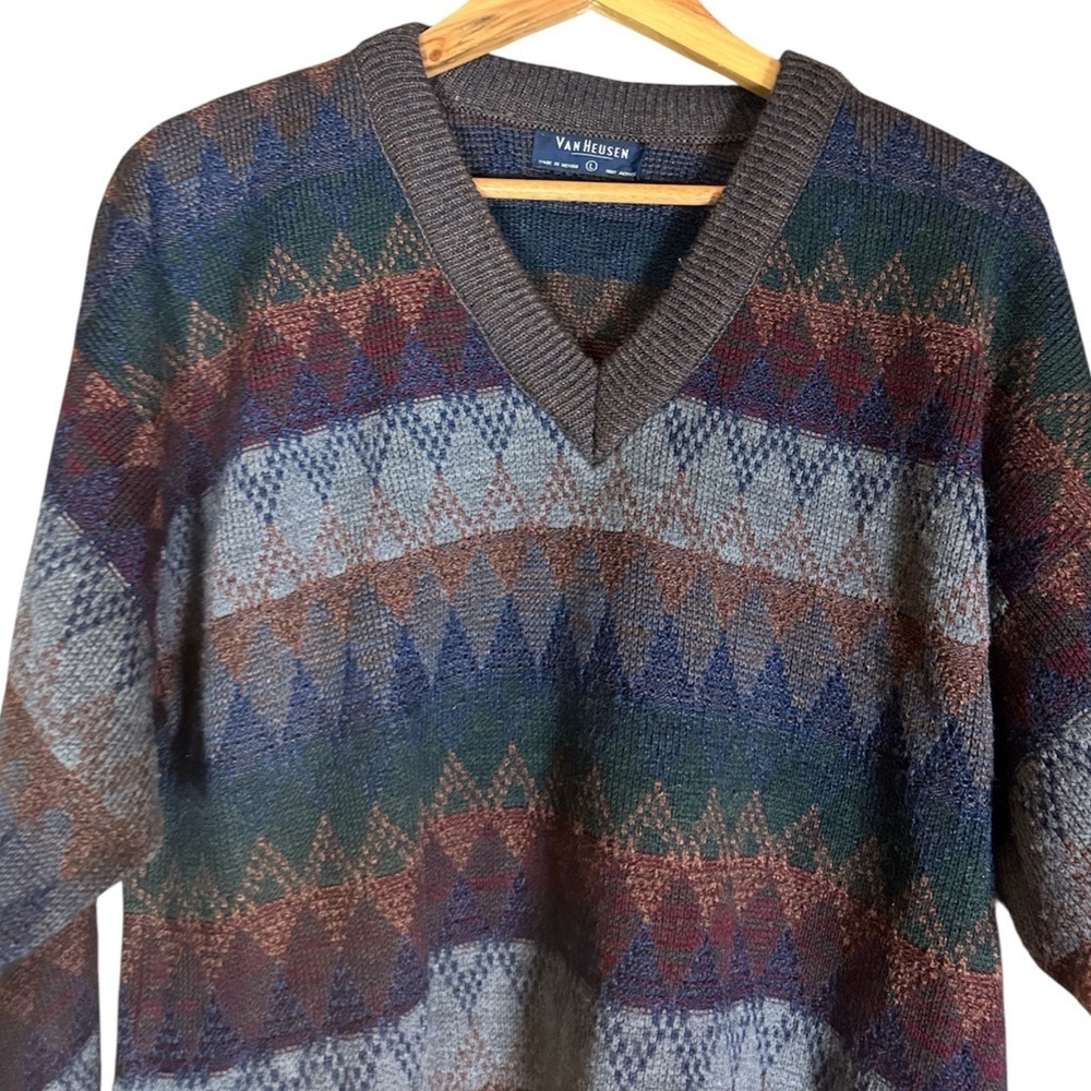 Vintage Van Heusen v-neck sweater Size Large